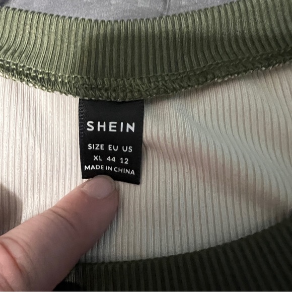 Shein mushroom crop top off white green size Xl - Picture 3 of 7